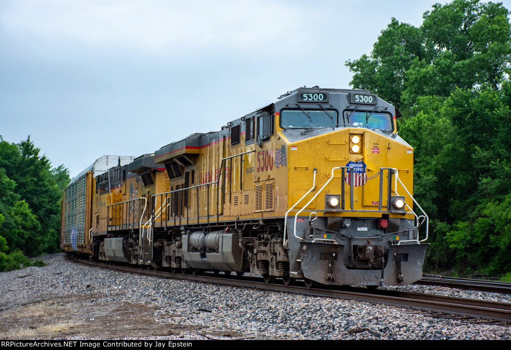 UP 5300 approaches Ashland Ave 